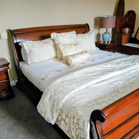 Bed & Breakfast The Meath Arms Country