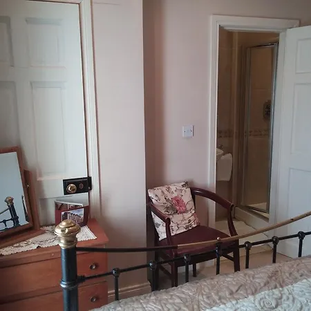 Meath Arms Country B&B *